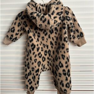 Hooded leopard print onsite size 3 months